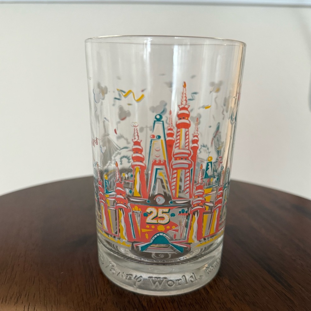 Vintage Walt Disney World 25th Anniversary Donald Duck Commemorative Glass